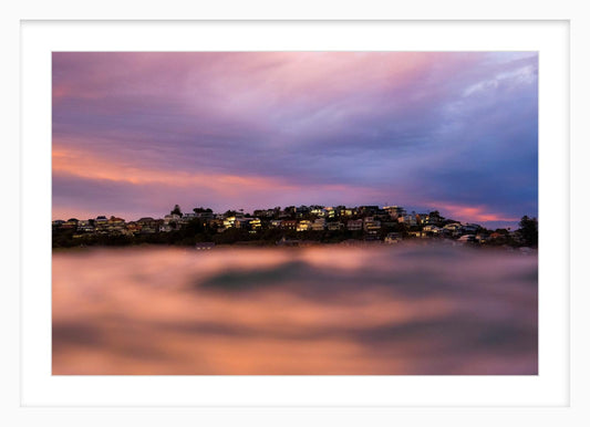 White tee with ‘Poles to Hill’ print.